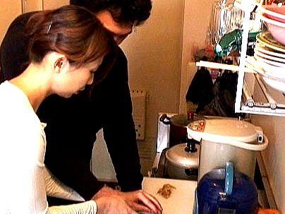 ＜料理専門家政婦！＞激エロスタイルの綺麗なオネエサン家政婦！なし崩し的エロ行為に発展シチャウゾ！