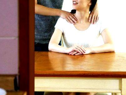 ＜人妻熟女！＞「体、あつい…！」美乳おっぱい美魔女ママ！媚薬で興奮してエロ行為しちゃうぞ！