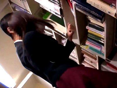 ＜図書館！＞「ちょ、やめて…」美乳おっぱいお姉さん！痴漢師に強引にエロ行為持ち込まれるぞ！