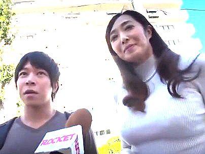 ＜人妻熟女！＞「頑張るわ…♡」お金のために巨乳おっぱい美熟女が・・エロ行為発展シチャウゾ！