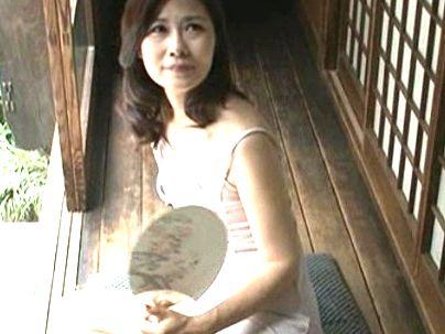 ＜四十路熟女！＞色っぽい感じの友達の母に我慢限界でエロ行為に持ち込んじゃうぞｗｗｗｗ