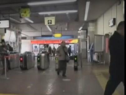 ≪痴漢≫【OL】清楚系真面目そうな美人OLが電車の中で痴漢行為でやられるｗｗｗｗｗｗ