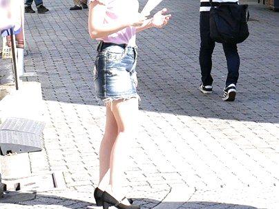 ＜逆ナンパ！＞スレンダー細身美乳おっぱい金髪ギャルが町で男をナンパしてエロ行為しちゃうエロ企画！！！！