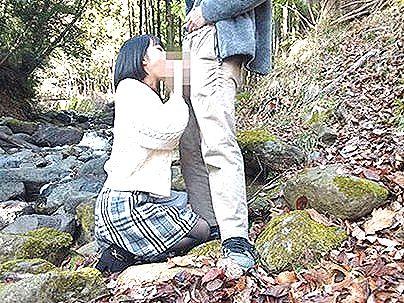 ＜小悪魔！＞真面目そうな清楚系可愛い美少女！野外露出デートでエロ行為に発展シチャウゾ！