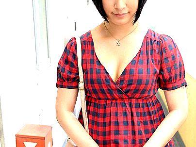 ＜しろうと宅訪問！＞「もっとだして～…！」スレンダー美乳おっぱい女子！素人男にいってエッチしちゃう！