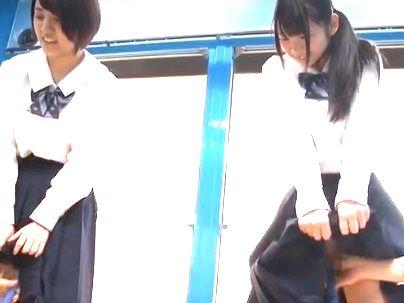 ＜腟内洗浄！＞「これヤバいの…♡」真面目そうな可愛い女子！ＭＭ号でマンコの中を洗浄とかエロシコ！
