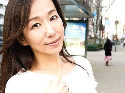 ＜四十路熟女！＞昔モテそうな感じにのおくさんヒトヅマが息子と近親相姦エチエチシチャウゾ！！！