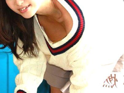 ＜エッロ！！＞「ヤメテクダサイ・・」ゴム捨て場にいたノーブラ奥さん！胸チラに興奮して強引にやられるぞ(アダルト動画)