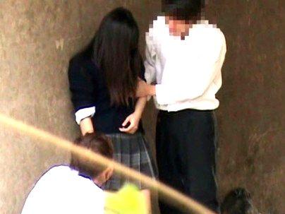 ＜美少女と青姦乱交…＞エロカワイ子ちゃん女子生徒が野外でエロ行為しちゃうぞ！！！！！