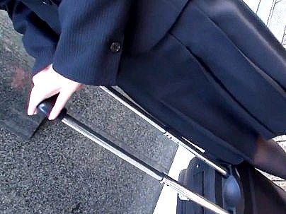＜素人ナンパ！＞上品な感じの清楚系キャビンアテンダント！ゲットして童貞君相手に筆おろしシテクレチャウ！