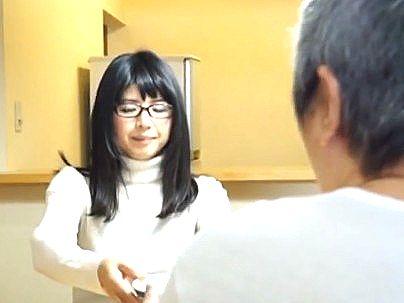 ＜近親相姦！＞真面目そうな清楚系女子が血のつながらないア父親にヤラレマクリ！！！！