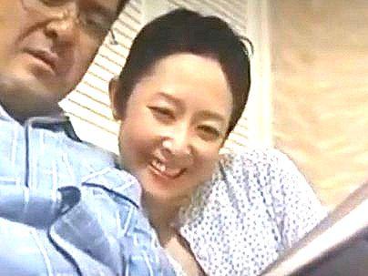 ＜ヘンリー塚本！＞エッロイ感じの美魔女人妻な奥さんを交換！エロ行為楽しんじゃう昭和のエロドラマ！