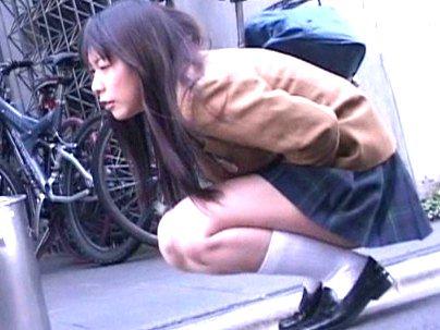 ＜無理やりハメる！＞おしっこ我慢してるカワイ子ちゃんを捕まえてヤル！！！！！