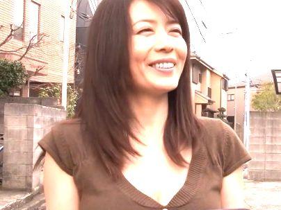 ＜お宅訪問！＞エッロイ体の熟女AV女優がまさかのシロウト家に行ってエロ行為しちゃう神企画発動！！！