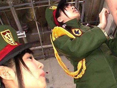 ＜美少女兵！＞「次こいつね！…」スレンダー細見美乳オッパイ小柄美少女兵！痴女行為シチャウゾ！