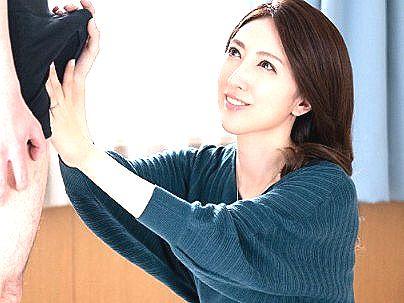 ＜美魔女！＞四十路の人妻熟女美魔女オバサン！童貞君相手に筆おろしシテクレチャウ！