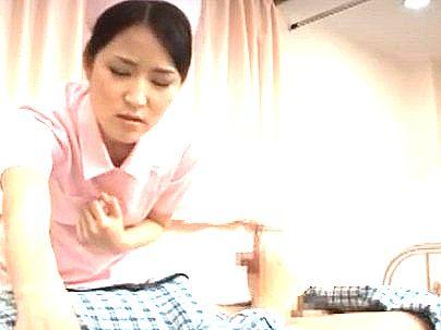 ＜センズリ鑑賞！＞真面目そうな清楚系看護師ナースに...オチンポシコシコ見せつけたら...