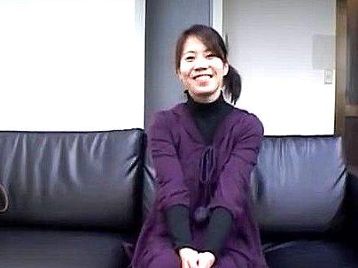 ＜センズリ鑑賞！＞「え、おっきのね…」美乳おっぱい清楚系上品な感じの奥さん！デカちんぽに興奮しちゃう！