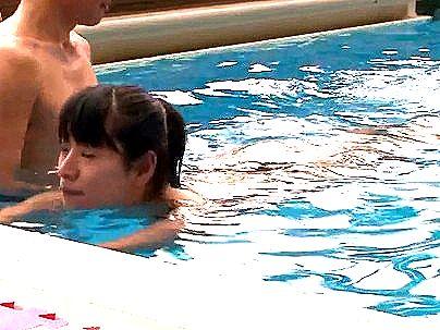 ＜競泳水着！＞エッロイ体の水着着てる美人オネエサン！ガンガンオチンポ挿入されてもだえ感じちゃう！
