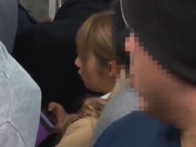 ≪痴漢≫【ギャル】エロカワイ子ちゃん黒ギャルが痴漢行為でやられちゃうぞｗｗｗｗｗ