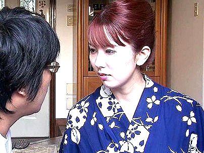 ＜美人ママ！＞エロい感じの再婚でできた新しいまま！一人えっちオナニーシてたからエロ行為に！