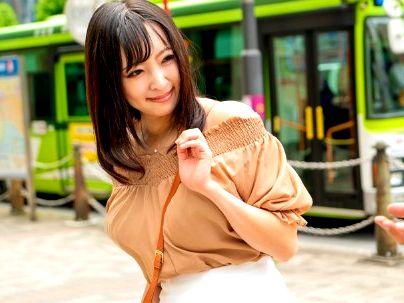 ＜人妻ナンパ！＞「イッチャウ…♡」エロ可愛い巨乳おっぱい素人奥さん！ナンパされてエロ行為に発展シチャウゾ！