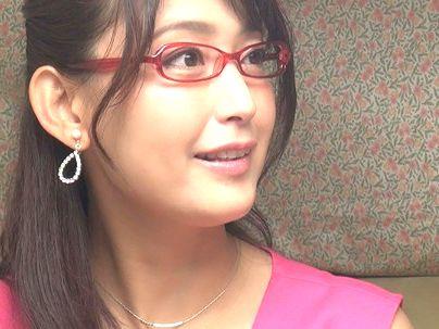 ＜人妻ナンパ！＞「え、いいですよ」メガネの滅茶苦茶エロい感じの奥さん！口説かれエロ行為発展シチャウゾ！