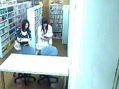 ＜図書館＞スレンダー細見カワイ子ちゃんが図書館でオチンポ挿入されてもだえ感じちゃうぞｗｗｗｗｗｗ