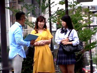 ＜素人ナンパ！＞「え？これから？？」街で見かけた巨乳おっぱい人妻と娘！口説いて親子丼完成！