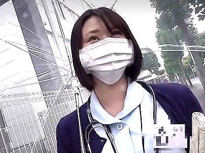 ＜素人ナンパ！＞街で見つけた現役ナースカワイ子ちゃんゲット！最新医療を体験って騙してエロ行為しちゃうぞ！