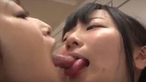 性的行為としての言葉の乱用で服従心の奴隷にする。