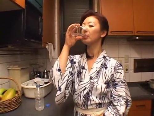 矢吹の欲情は凛子を性奴隷へと追いやった。