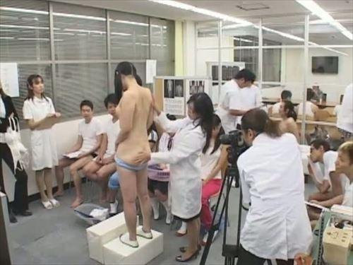 麻友、体測定で超ドキドキ！男子の目がガン見だし、下着姿になっちゃった…