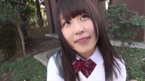 ネットで見つけた知らない男に、制服姿の少女は身を任せていた。