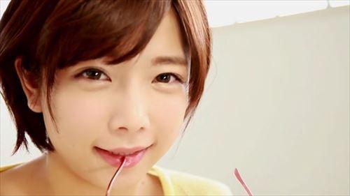 かわいい少女にフェラチオをしてもらい、濃厚なキスと愛撫で快感を与えます。