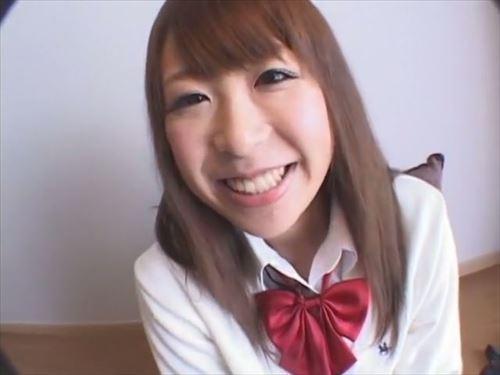 少女の体は燃えるように熱く、制服の胸元を乱暴に開かれ、快楽が顔へと注ぎ込まれた