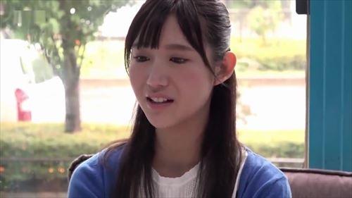 少女は性的な快感に身を委ね、その戸惑いを忘れ去った