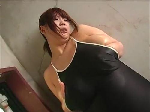 非常に興奮する内容です。おっぱいを強調し、揺れを表現しています。
