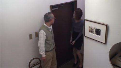 近所の主婦にバイブで誘惑されたいと、いやらしい興奮を感じた