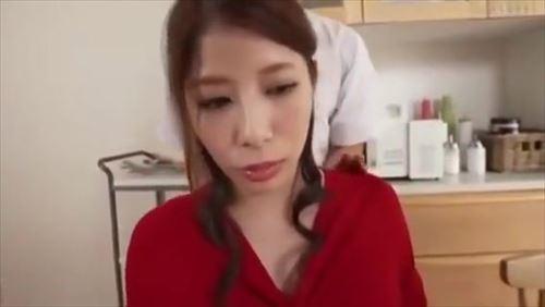 人妻、濃厚なマッサージで快楽に溺れそう