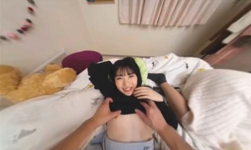 泥酔している友達の真横で彼氏を寝取って満面の笑みを浮かべる性悪女