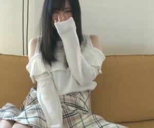 【ハメ撮り】見た目に反してのツルマンにはびっくりです！準備万端のおめこにジュボっと挿入