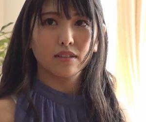 【エロ動画】素人美少女が上下に騎乗位ピストン！この綺麗なルックスで男を魅惑する
