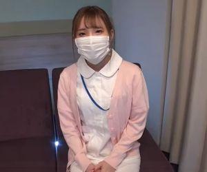 【素人】騎乗位で腰を振る姿は最高にエロイです！準備の整った濡れマンにヌルっと挿入