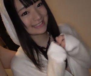 【巨乳】制服を乱れさせながら気持ちよくなっている表情は最高！超絶綺麗な見た目で男を悩殺する