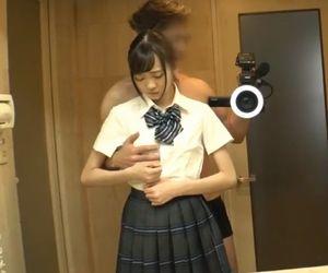 【フェラ】普段あまり使うことのないローションを使ったプレイで興奮と快楽を味わう！超絶可愛い外見で見るものを悩殺する