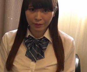 【巨乳】十代の少女が初々しい表情で感じちゃってます！ピチピチとした若い肌は誰しもを魅了する