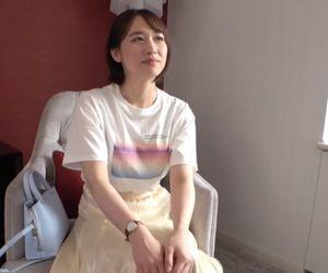 【立ちバック】ナンパされて初対面の男とやっちゃいます！後ろからのピストンでメスの本能を露にさせる