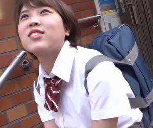 【巨乳】童顔な女の子がピストンされて気持ちいい表情になっちゃう！バックからの挿入で女の本能を芽生えさせる