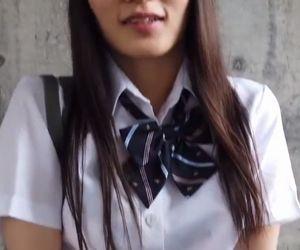 【パイパン】高校の制服を乱れさせて気持ちよくなっちゃいます！男性器をスッポリと咥えて離さないエロマ〇コ